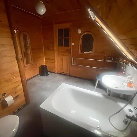 Dom Lesny Z Sauna Сasa de vacaciones *